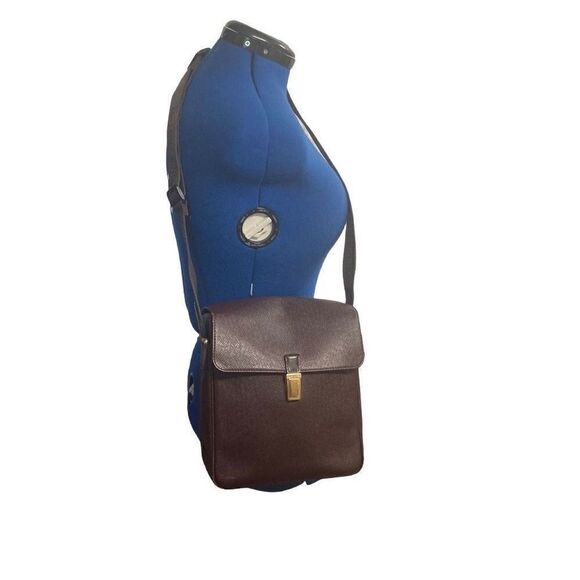 AUTHENTIC LOUIS‎ VUITTON Crossbody Taiga Yaranga Satchel Purple Approx 9X4X10.5